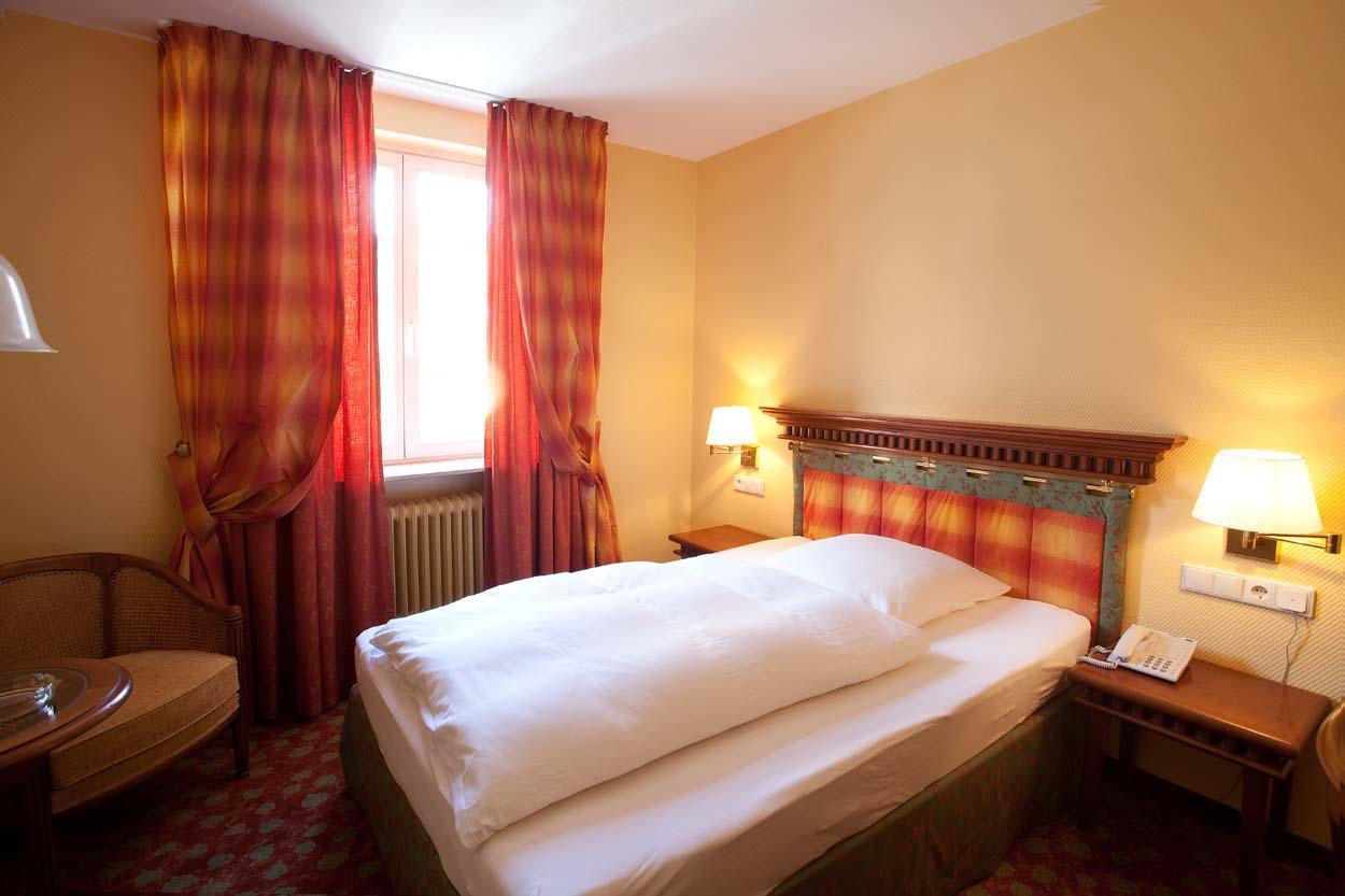 Hotel Karpfen Ебербах Екстериор снимка