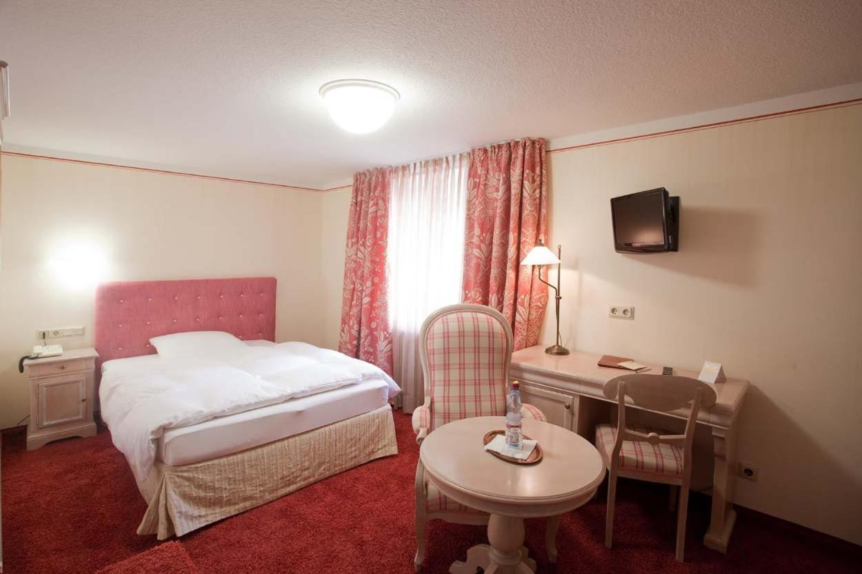 Hotel Karpfen Ебербах Екстериор снимка